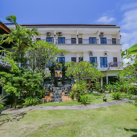 Oyo 4012 Ari Beach Inn Kuta  Luaran gambar