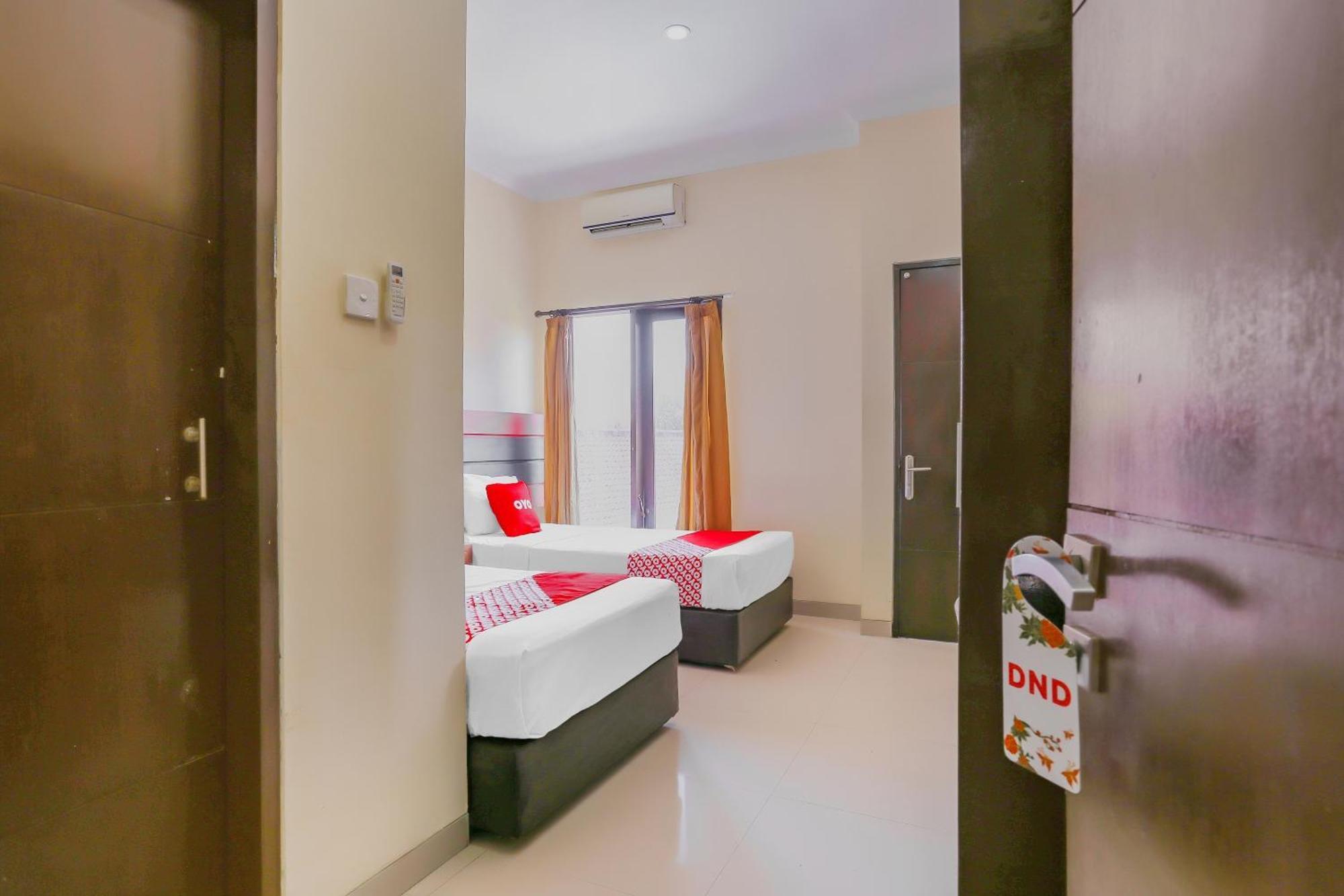 Oyo 4012 Ari Beach Inn Kuta  Luaran gambar